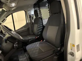 Ford Transit 2025 250 de 3 puertas, distancia entre ejes larga (LWB), techo bajo, furgoneta de carga