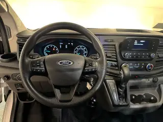 Ford Transit 2025 250 de 3 puertas, distancia entre ejes larga (LWB), techo bajo, furgoneta de carga
