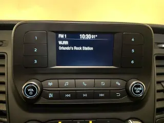 Ford Transit 2025 250 de 3 puertas, distancia entre ejes larga (LWB), techo bajo, furgoneta de carga
