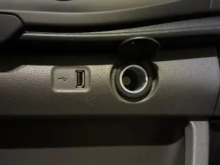 Ford Transit 2025 250 de 3 puertas, distancia entre ejes larga (LWB), techo bajo, furgoneta de carga