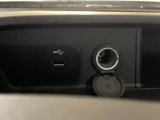 Ford Transit 2025 250 de 3 puertas, distancia entre ejes larga (LWB), techo bajo, furgoneta de carga