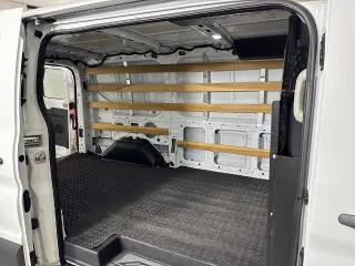 Ford Transit 2025 250 de 3 puertas, distancia entre ejes larga (LWB), techo bajo, furgoneta de carga