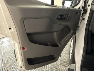 Ford Transit 2025 250 Cargo Van de 3 puertas, batalla larga y techo bajo