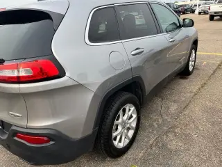 Jeep Cherokee 2015 Latitude SUV de 4 puertas