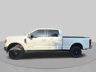 Ford F-250 Super Duty 2017 4x4 Lariat 4 puertas Cabina Crew 6.8 pies SB Pickup