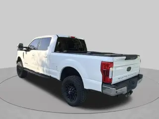 Ford F-250 Super Duty 2017 4x4 Lariat 4 puertas Cabina Crew 6.8 pies SB Pickup