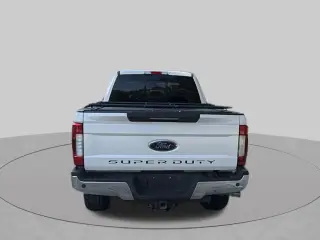 Ford F-250 Super Duty 2017 4x4 Lariat 4 puertas Cabina Crew 6.8 pies SB Pickup