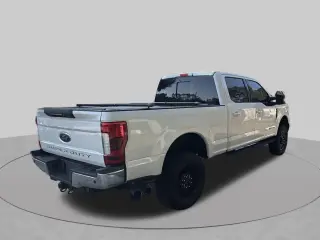 Ford F-250 Super Duty 2017 4x4 Lariat 4 puertas Cabina Crew 6.8 pies SB Pickup