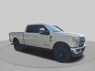 Ford F-250 Super Duty 2017 4x4 Lariat 4 puertas Cabina Crew 6.8 pies SB Pickup