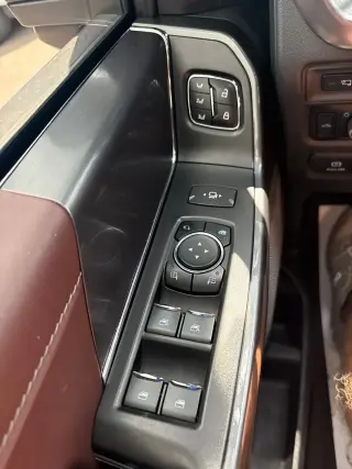 Ford F-150 2023 4x4 Lariat 4dr SuperCrew 5.5 ft. SB