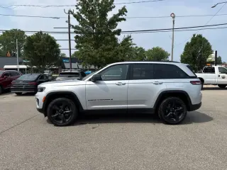 Jeep Grand Cherokee 2023 4x4 Laredo X SUV de 4 puertas