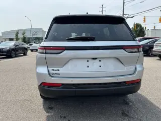 Jeep Grand Cherokee 2023 4x4 Laredo X SUV de 4 puertas