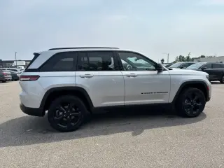 Jeep Grand Cherokee 2023 4x4 Laredo X SUV de 4 puertas