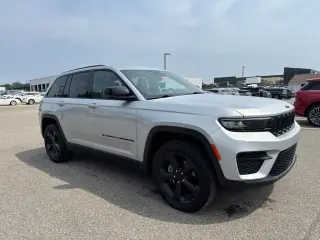 Jeep Grand Cherokee 2023 4x4 Laredo X SUV de 4 puertas