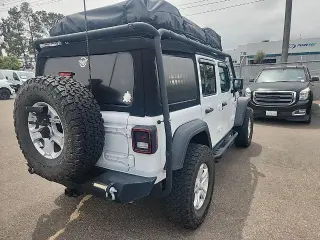 Jeep Wrangler Unlimited 2018 4x4 Sport SUV de 4 puertas (lanzamiento de mitad de año)