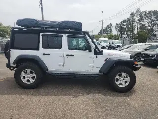Jeep Wrangler Unlimited 2018 4x4 Sport SUV de 4 puertas (lanzamiento de mitad de año)
