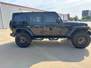 Jeep Wrangler 2025 4x4 Sahara SUV de 4 puertas