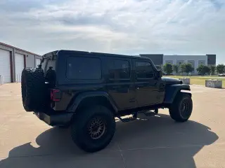 Jeep Wrangler 2025 4x4 Sahara SUV de 4 puertas