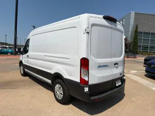 Ford E-Transit 2023 350 3 puertas SWB Techo medio Van de carga