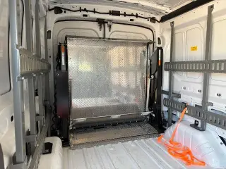 Ford E-Transit 2023 350 3 puertas SWB Techo medio Van de carga