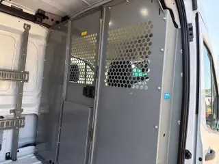 Ford E-Transit 2023 350 3 puertas SWB Techo medio Van de carga