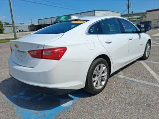 Chevrolet Malibu 2025 LT sedán de 4 puertas con 1LT