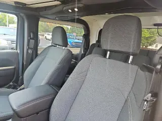 Jeep Wrangler 2025 4x4 Sport SUV de 2 puertas