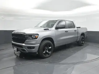 Camioneta Ram 1500 2024 4x4 Tradesman Cabina Doble de 4 puertas y batea de 5.6 pies