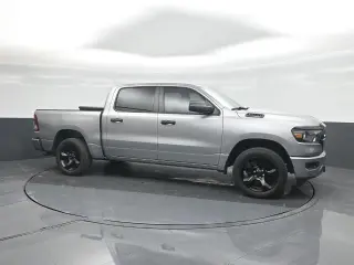 Camioneta Ram 1500 2024 4x4 Tradesman Cabina Doble de 4 puertas y batea de 5.6 pies