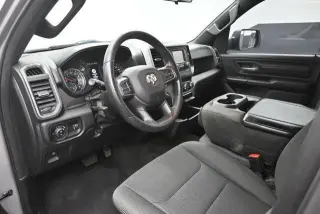 Camioneta Ram 1500 2024 4x4 Tradesman Cabina Doble de 4 puertas y batea de 5.6 pies