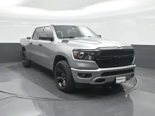 Camioneta Ram 1500 2024 4x4 Tradesman Cabina Doble de 4 puertas y batea de 5.6 pies