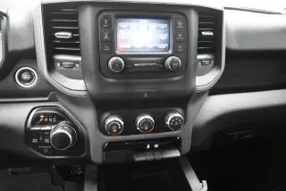 Camioneta Ram 1500 2024 4x4 Tradesman Cabina Doble de 4 puertas y batea de 5.6 pies