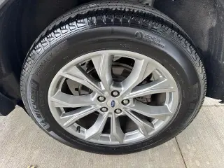 Ford Explorer 2023 AWD XLT SUV de 4 puertas