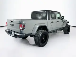 Jeep Gladiator 2022 4x4 Overland 4 puertas Crew Cab batea de 5.0 pies