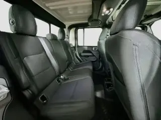Jeep Gladiator 2022 4x4 Overland 4 puertas Crew Cab batea de 5.0 pies