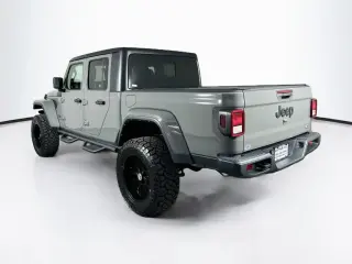 Jeep Gladiator 2022 4x4 Overland 4 puertas Crew Cab batea de 5.0 pies