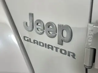 Jeep Gladiator 2022 4x4 Overland 4 puertas Crew Cab batea de 5.0 pies