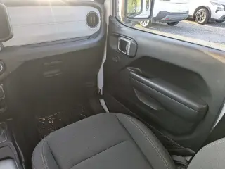 Jeep Wrangler 2024 4x4 Willys SUV de 4 puertas