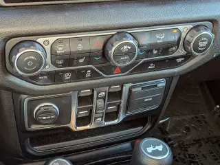 Jeep Wrangler 2024 4x4 Willys SUV de 4 puertas