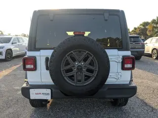 Jeep Wrangler 2024 4x4 Willys SUV de 4 puertas