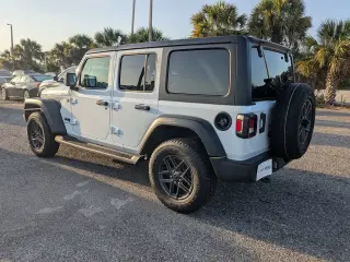 Jeep Wrangler 2024 4x4 Willys SUV de 4 puertas