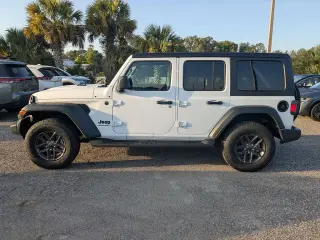 Jeep Wrangler 2024 4x4 Willys SUV de 4 puertas