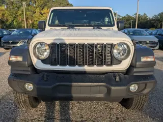Jeep Wrangler 2024 4x4 Willys SUV de 4 puertas