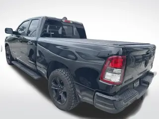 Ram 1500 2021 4x2 Big Horn 4 puertas Quad Cab batea de 6.4 pies
