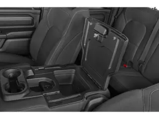 Ram 1500 2023 4x4 Tradesman Cabina Quad de 4 pzas y batea de 6.4 pies