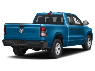 Ram 1500 2023 4x4 Tradesman Cabina Quad de 4 pzas y batea de 6.4 pies