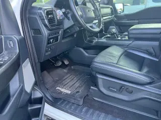 Ford F-150 2023 4x4 Platinum 4 puertas SuperCrew 6.5 ft. SB