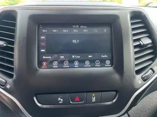 Jeep Cherokee 2021 4x4 Latitude Lux SUV 4p