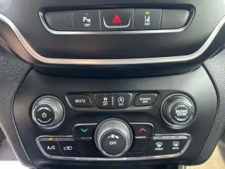 Jeep Cherokee 2021 4x4 Latitude Lux SUV 4p
