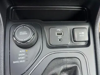 Jeep Cherokee 2021 4x4 Latitude Lux SUV 4p
